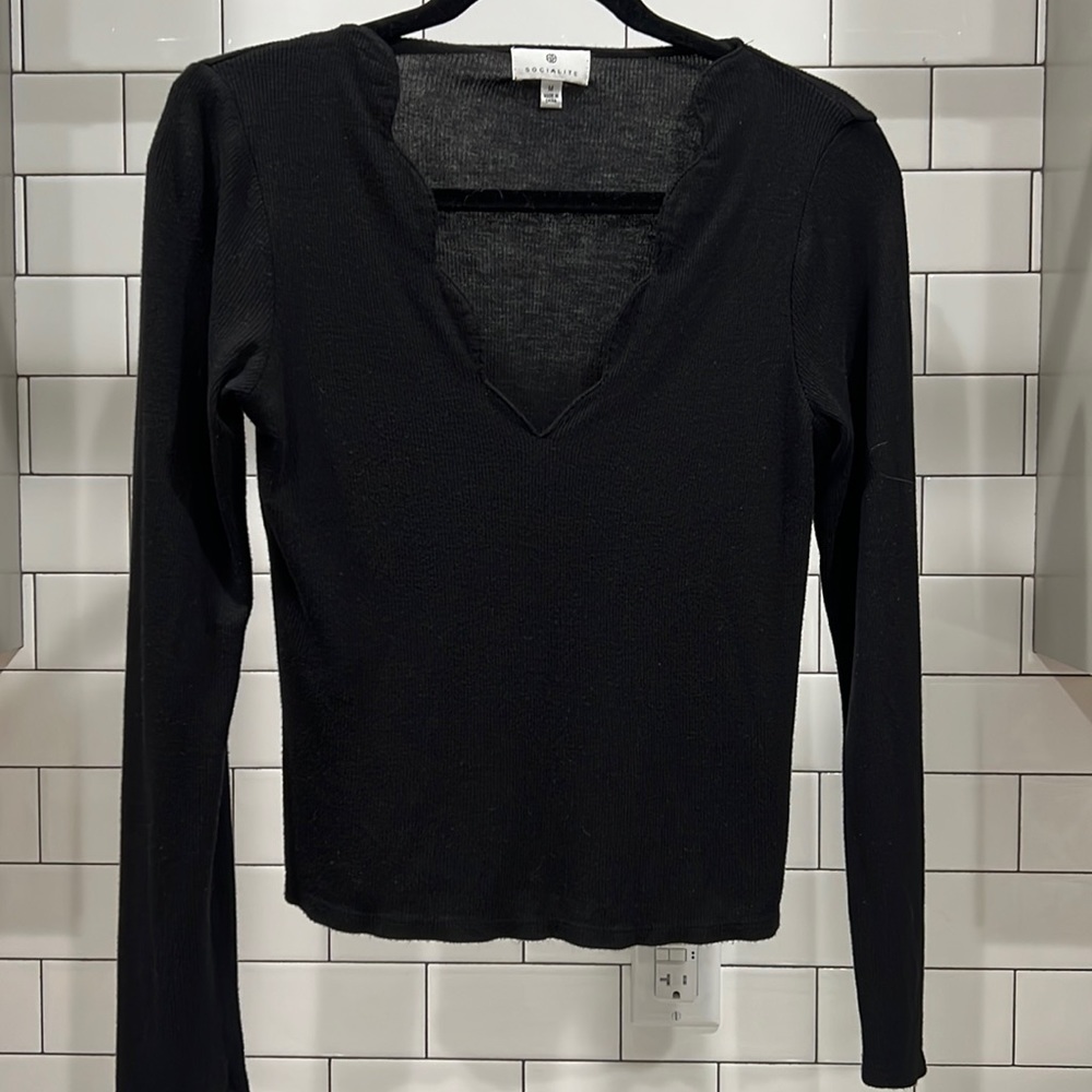 Scalloped neck long sleeved top